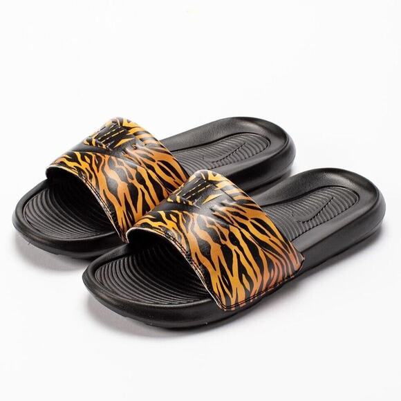 Nike Victori One Slides Womens Size 8 Animal Print Enhanced Comfort Sandals NEW - Picture 1 of 8